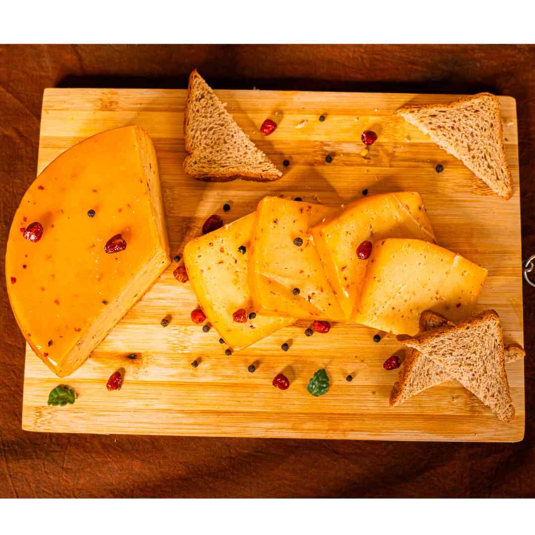 Fromage gouda piment et poivre 250g – Gourmet, artisanal et savoureux