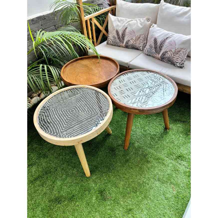 Table basse en verre et textile africain design ethnique, mobilier artisanal