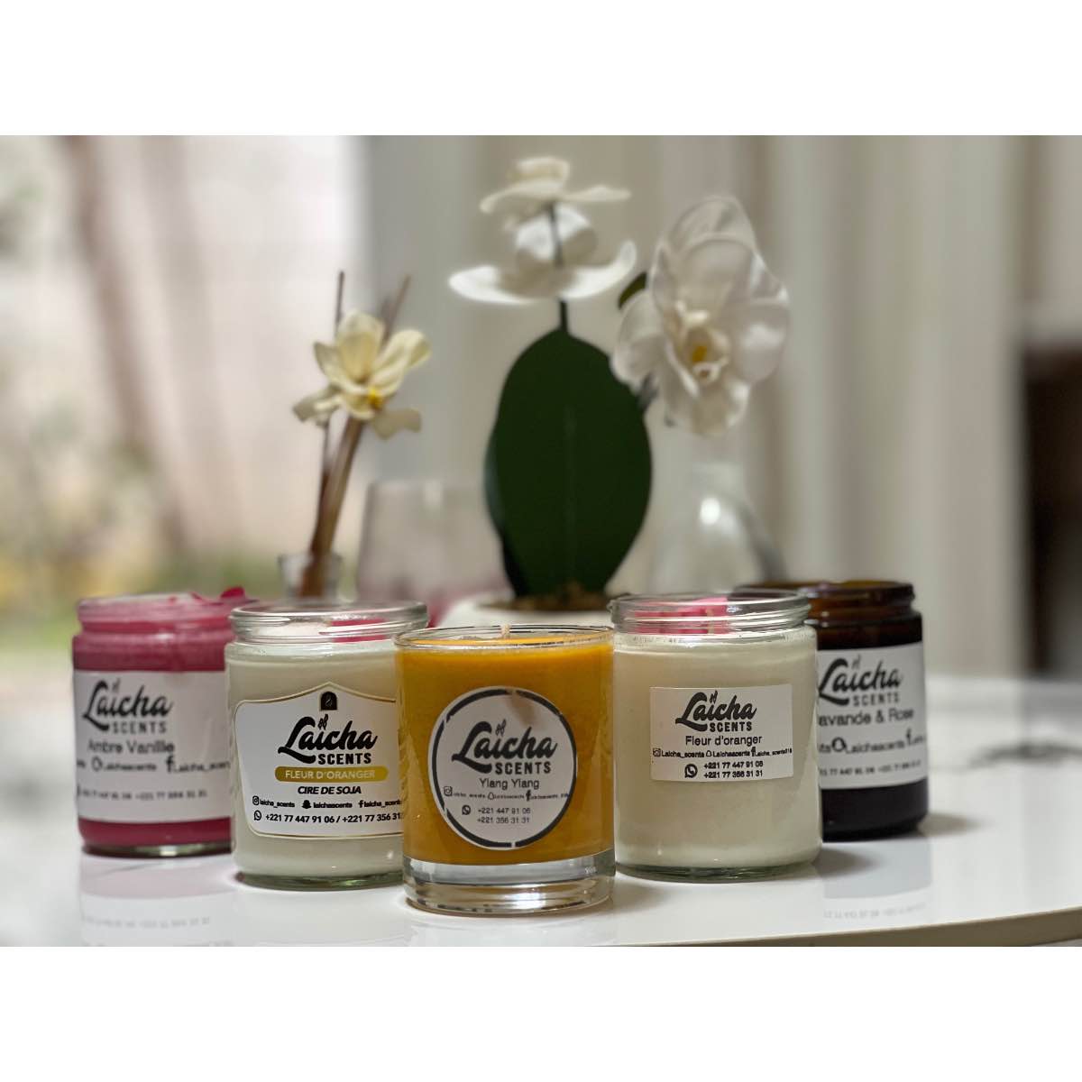 Bougie d'ambiance artisanale parfumée, cire naturelle et fleurs séchées