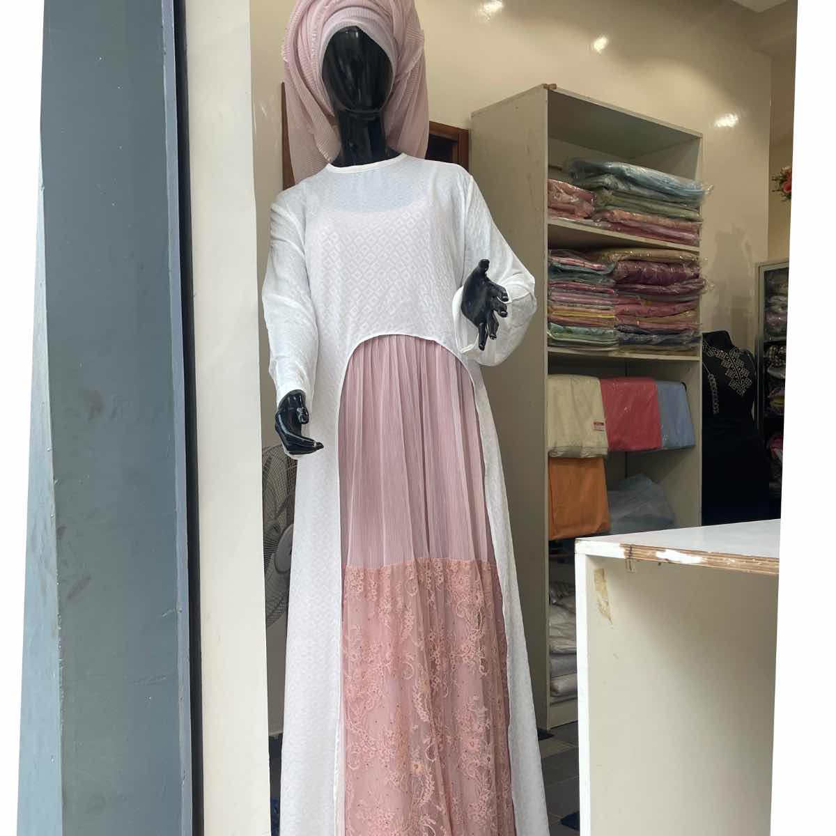 Robe longue élégante femme coton et dentelle blanche rose, chic cérémonie