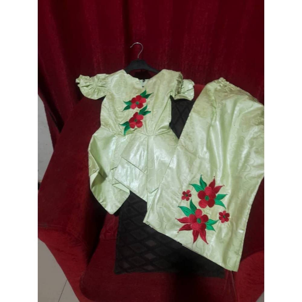Ensemble bazin riche fille 6 ans vert clair, haut et jupe cérémonie élégante