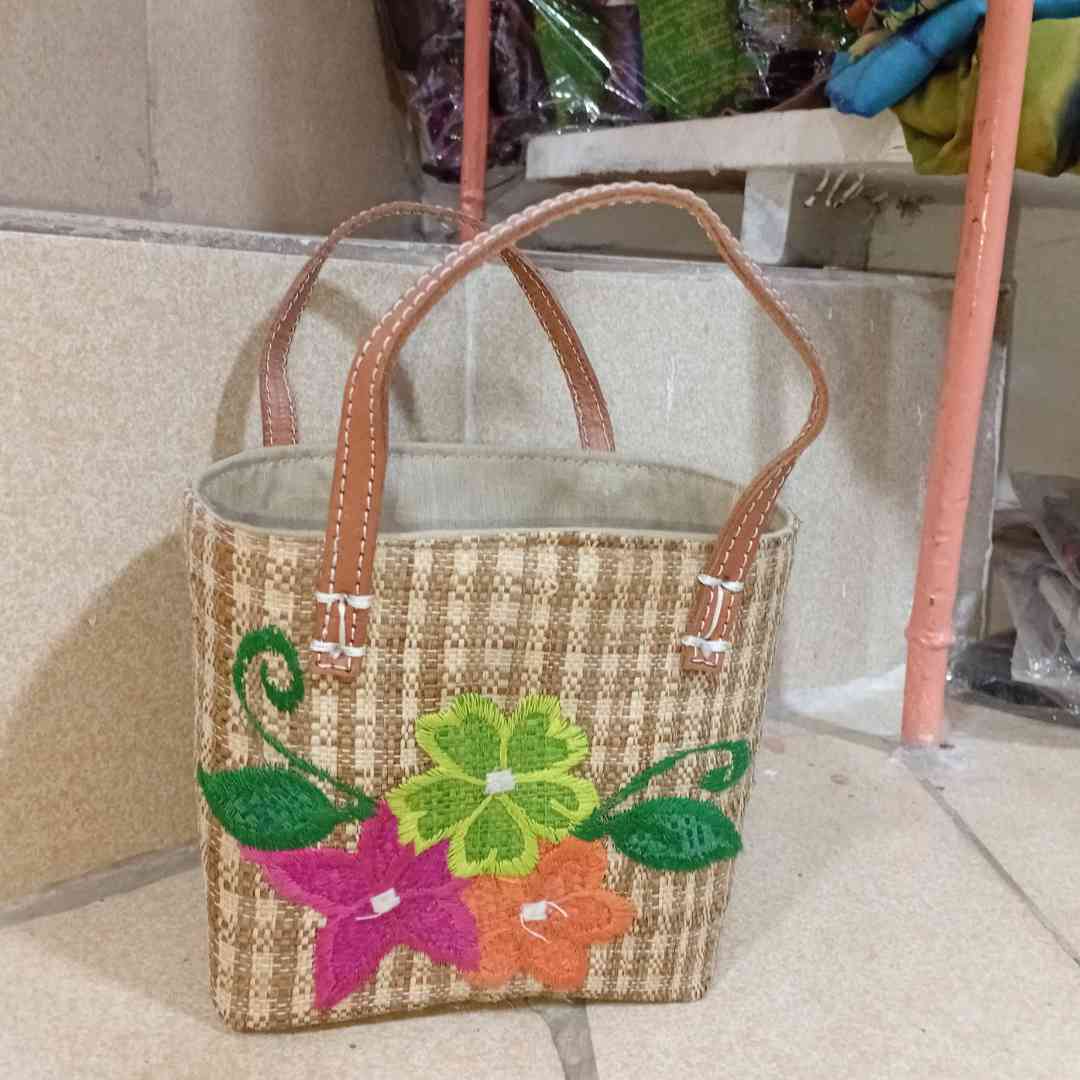 Mini sac panier fillette raphia tressé en vert