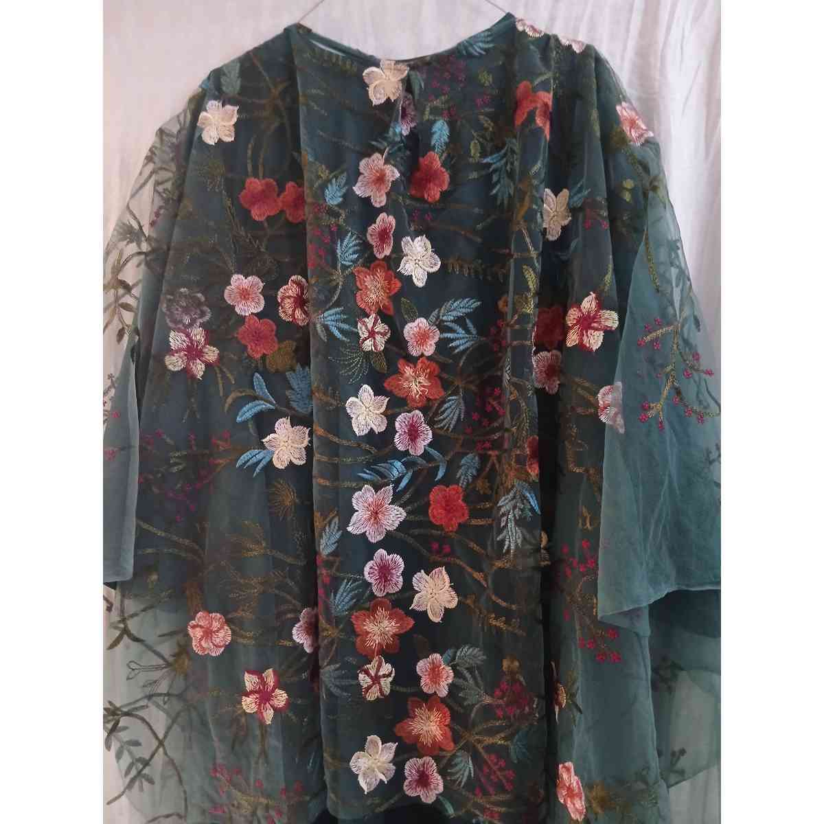 Robe en soie femme avec haut dentelle, ensemble chic cérémonie élégante