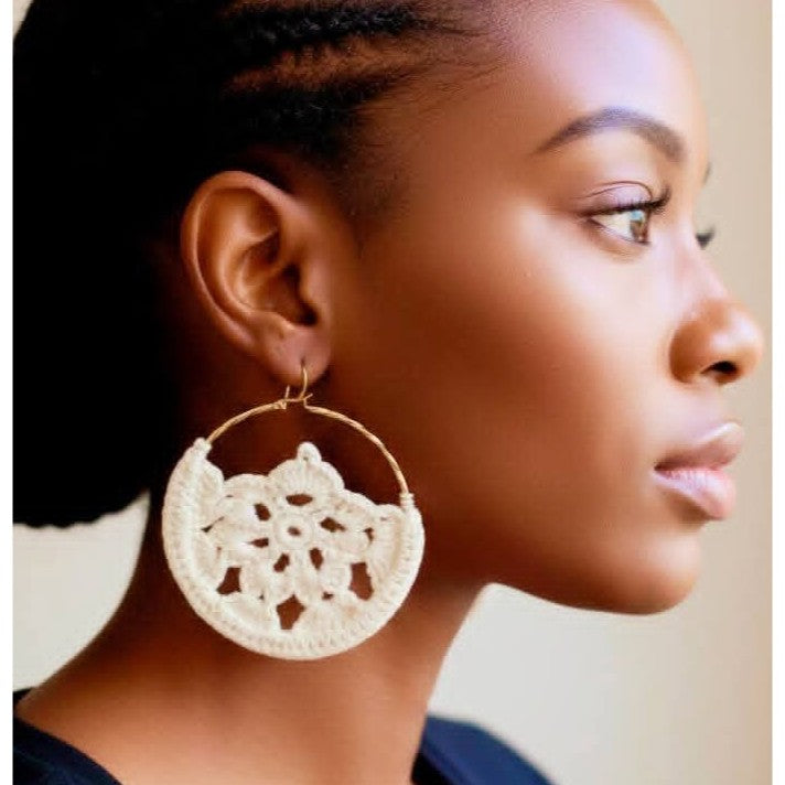 Boucles d’oreilles mandala crochet beige bohème