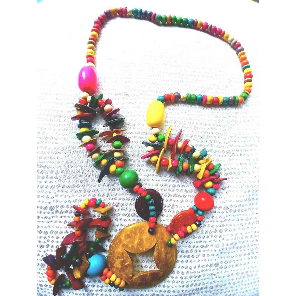 Collier artisanal multicolore en perles bois naturel, bijou bohème femme