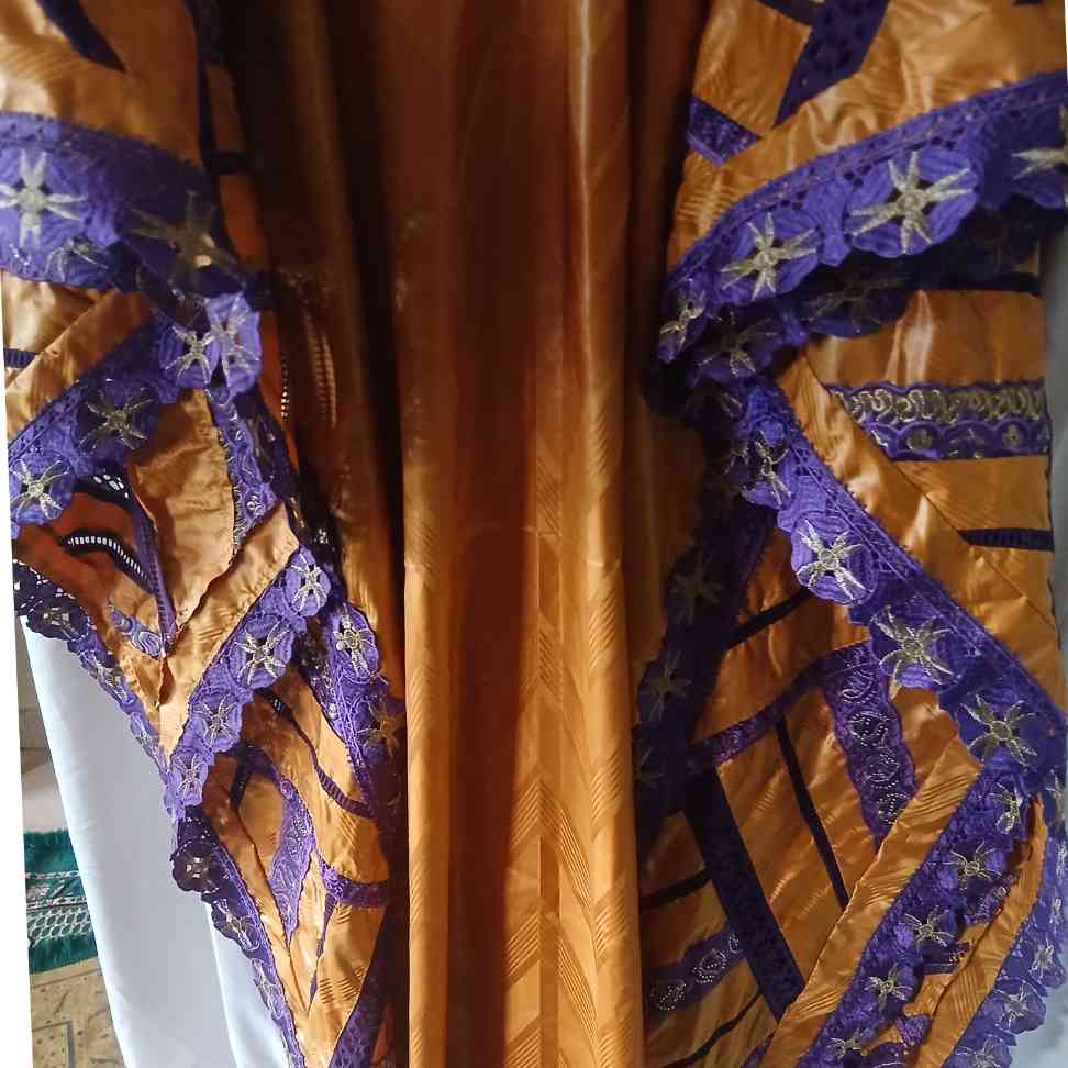 Grand boubou geztner avec broderie brodee et garnitures