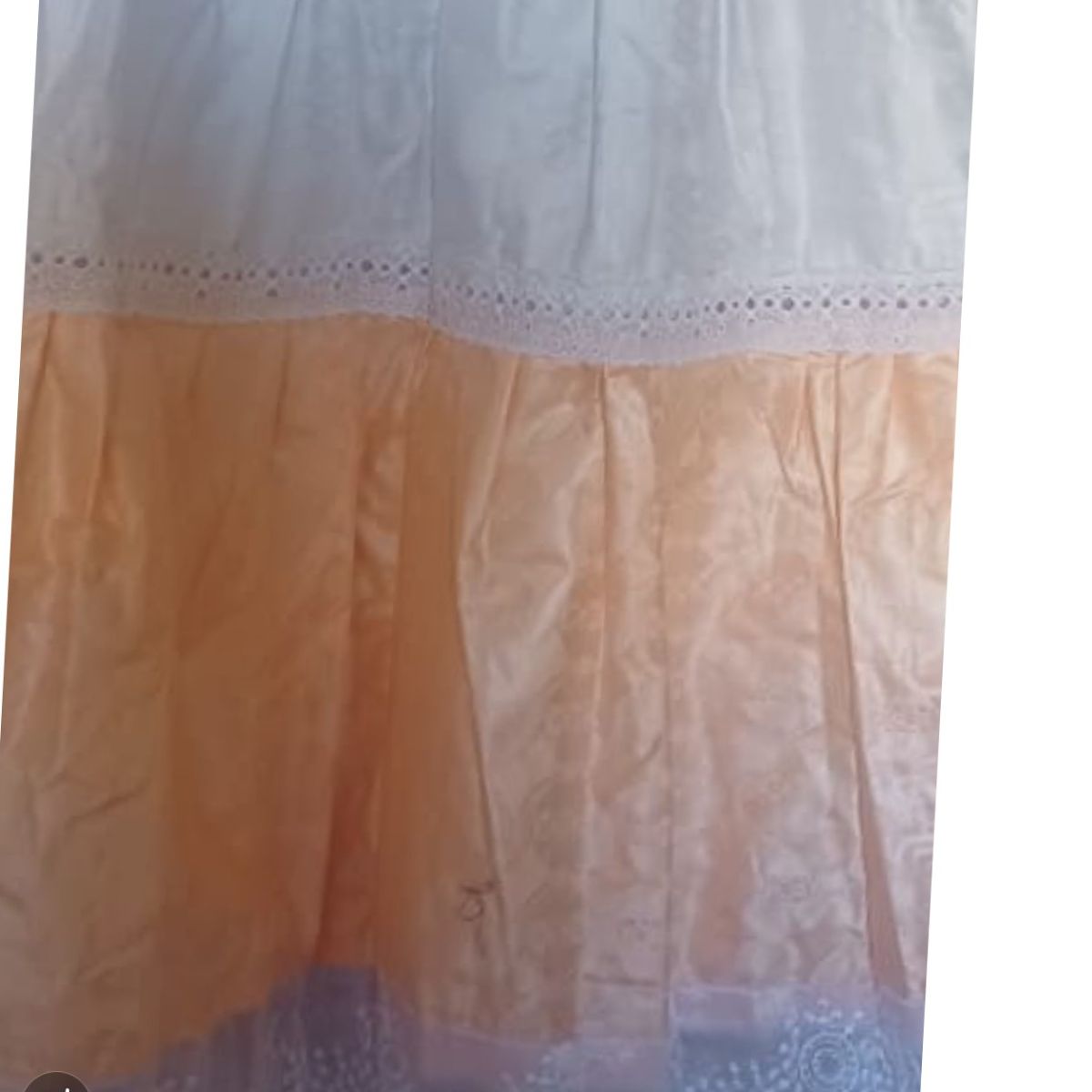 Robe petite fille cérémonie satin dentelle, motif chat et lapin pastel chic
