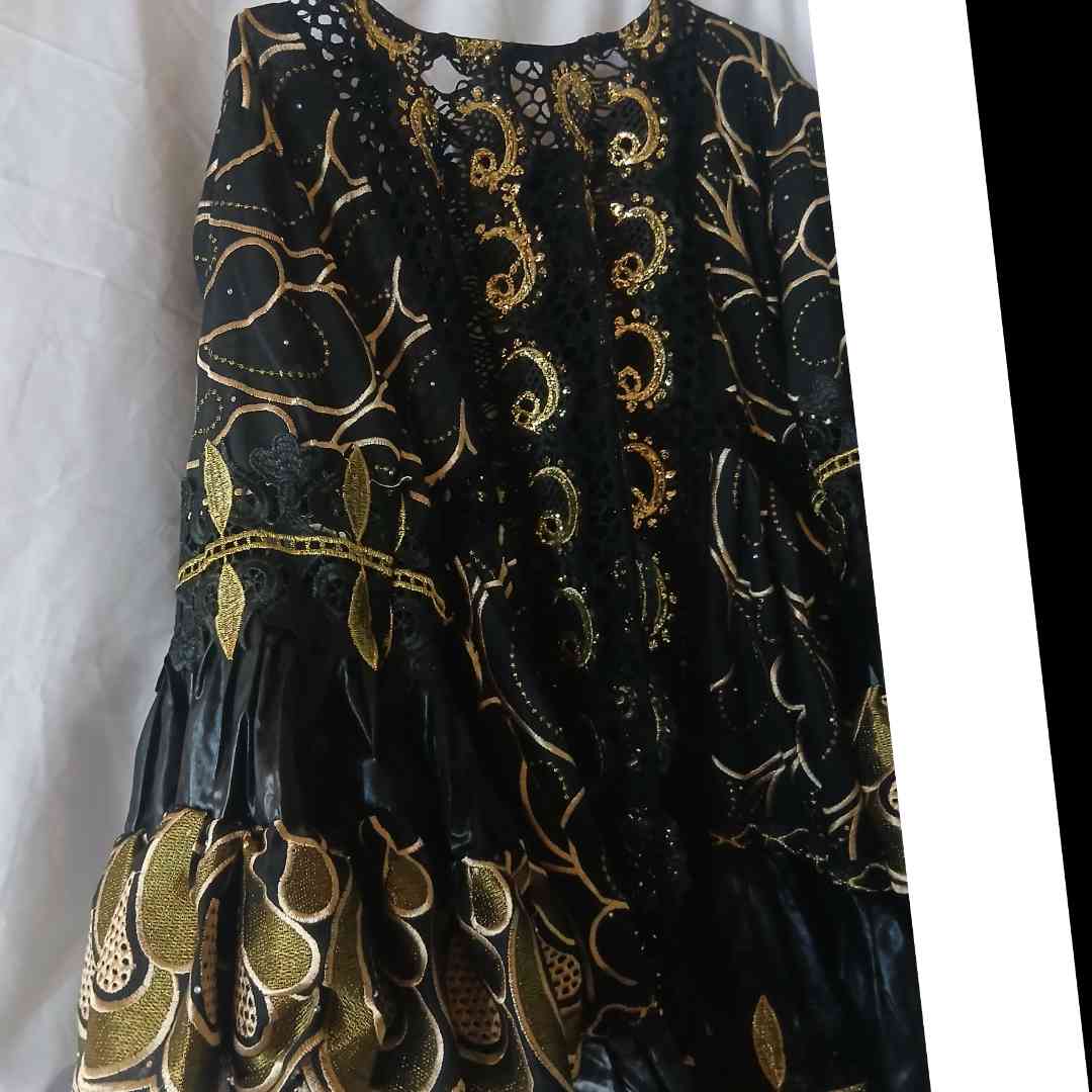 Ensemble bazin thioup femme noir brodé doré, tenue africaine élégante