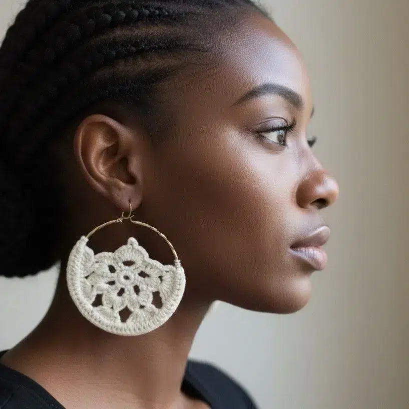 Boucles d'oreilles bohème chic crochet beige fait main et mini bourse assortie