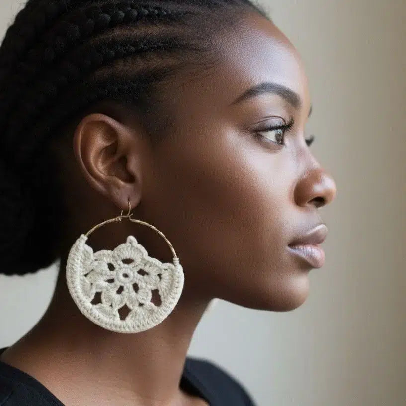 Boucles d'oreilles bohème chic crochet beige fait main et mini bourse assortie