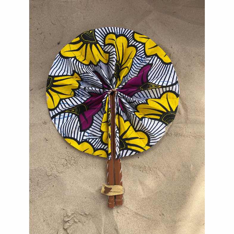 Éventail artisanal sénégalais en tissu wax, accessoire ethnique coloré