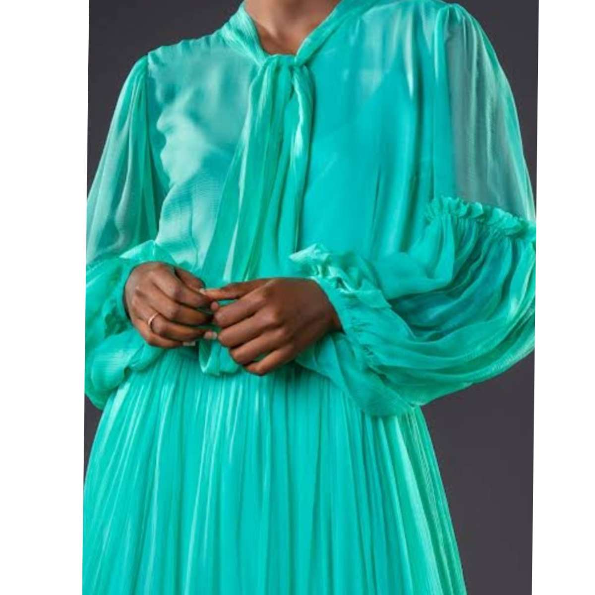 Robe femme mousseline longue élégante, fluide, manches transparentes, col nœud