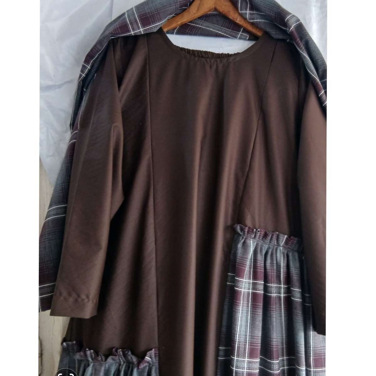 Robe Maxi Élégance en Coton Marron à Carreaux - Confort Moderne