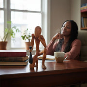 Statuette décoration artisanale en Vieux Penseur en bois massif