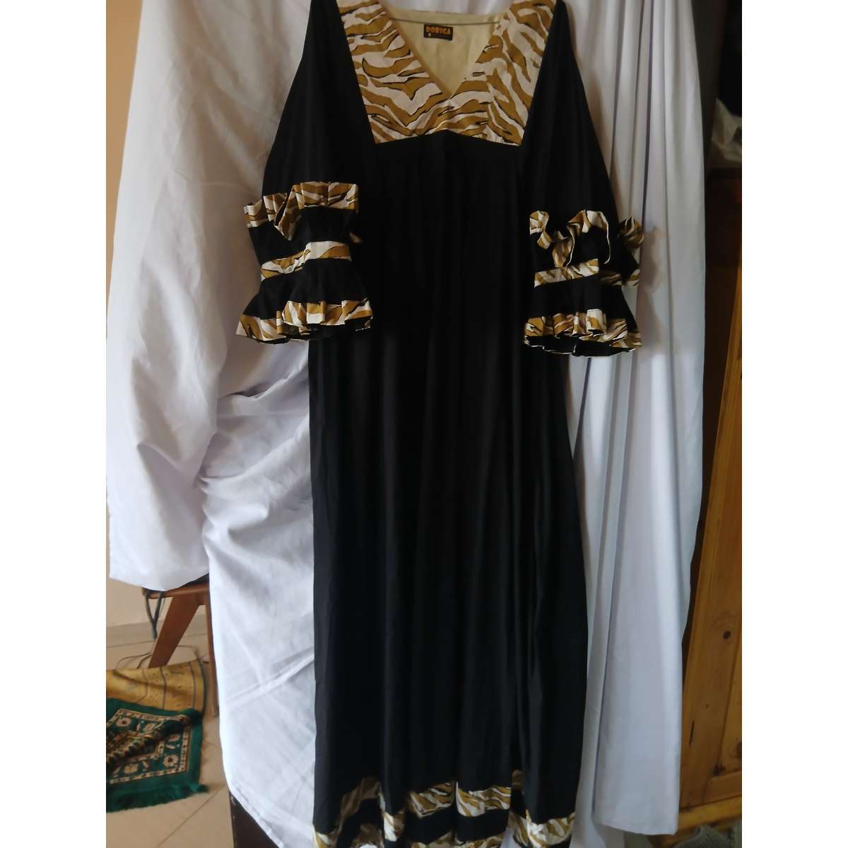 Robe lin noire femme chic avec wax beige doré, élégante soirée ou bureau