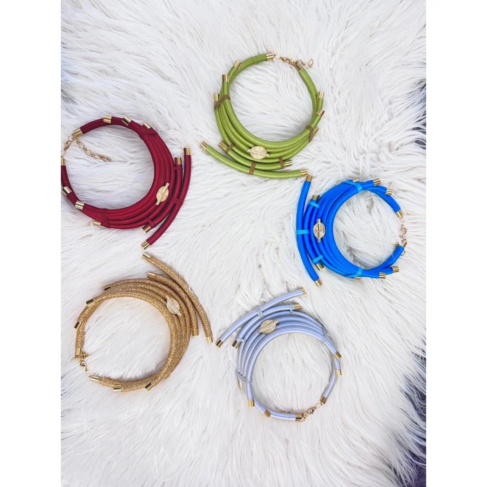 Collier multi-brins femme doré et coloré, bijou bohème chic Jaba élégant