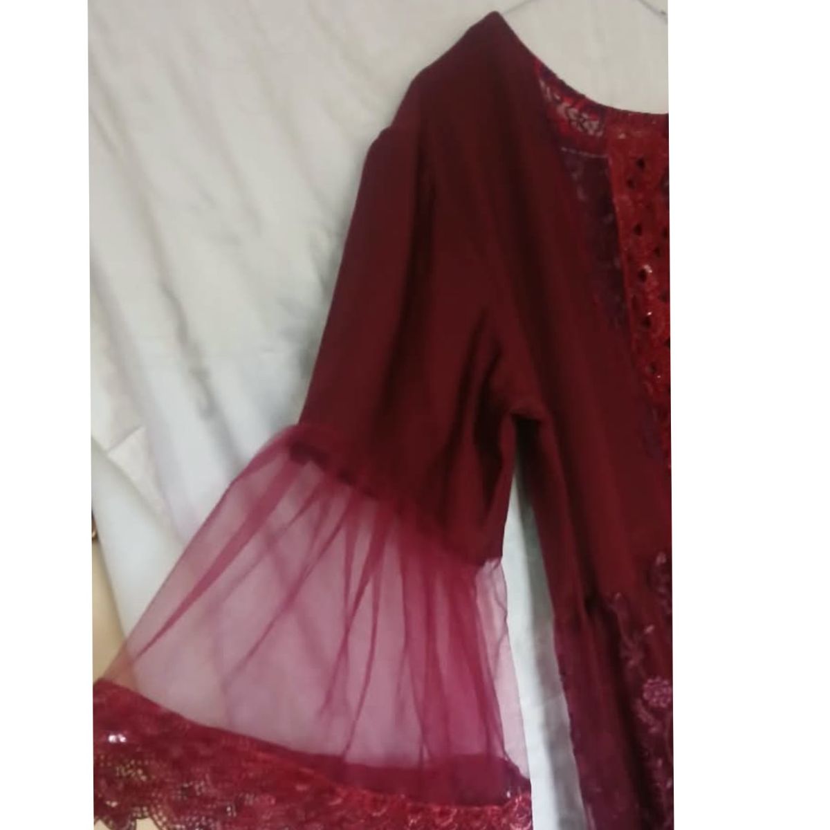 Robe femme en lycra et dentelle avec garnitures