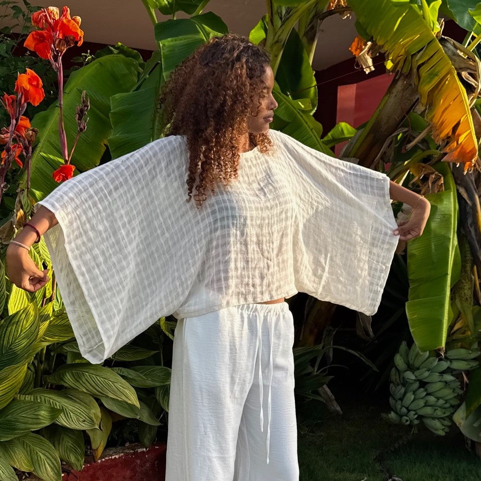 Haut léger et ample en coton voile beige et en teinture naturelle