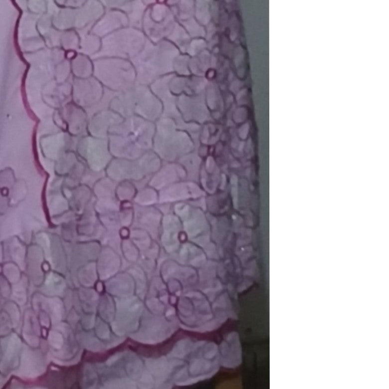 Robe brodée rose clair élégante, dentelle chic femme, soirée ou cérémonie