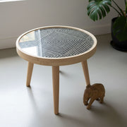 Table basse en verre et textile africain design ethnique, mobilier artisanal