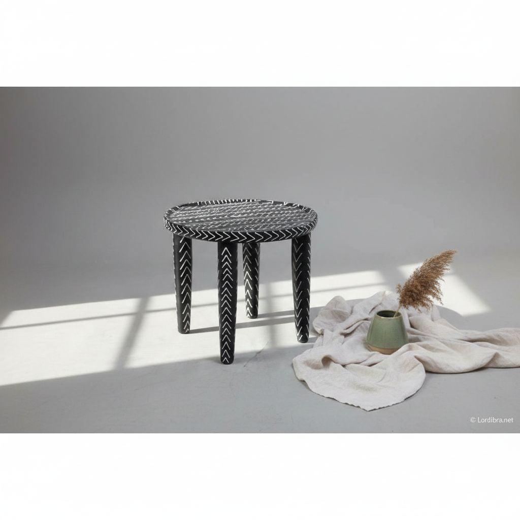 Table basse ronde noire motif chevron, design ethnique bohème chic