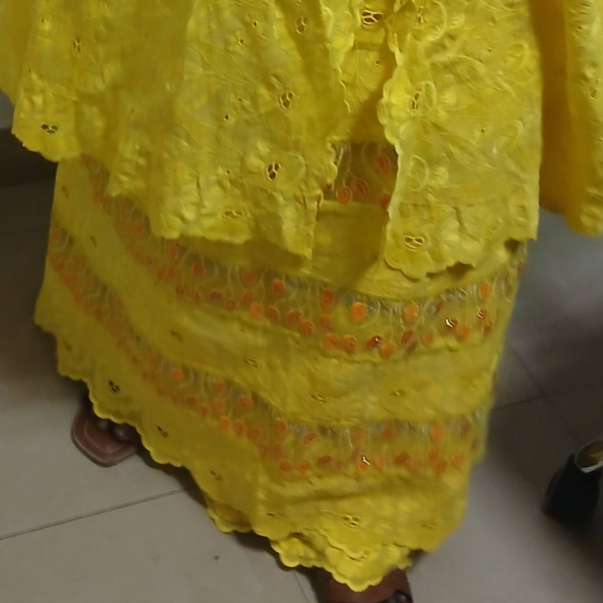 Ensemble femme brodé élégant, tenue longue ajourée cérémonie multicolore