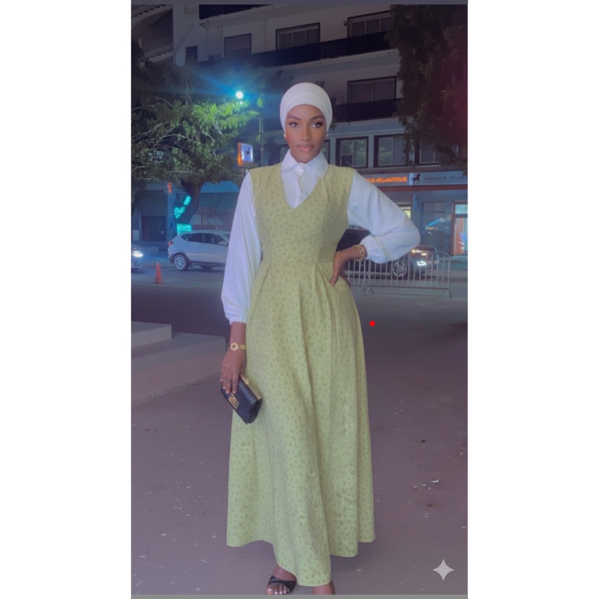 Robe avec chemise femme verte élégante, cintrée, style chic Paris