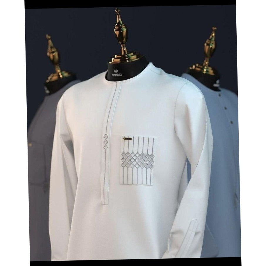 Vêtements locales traditionnel, des parfums locaux, vente poulet de chair