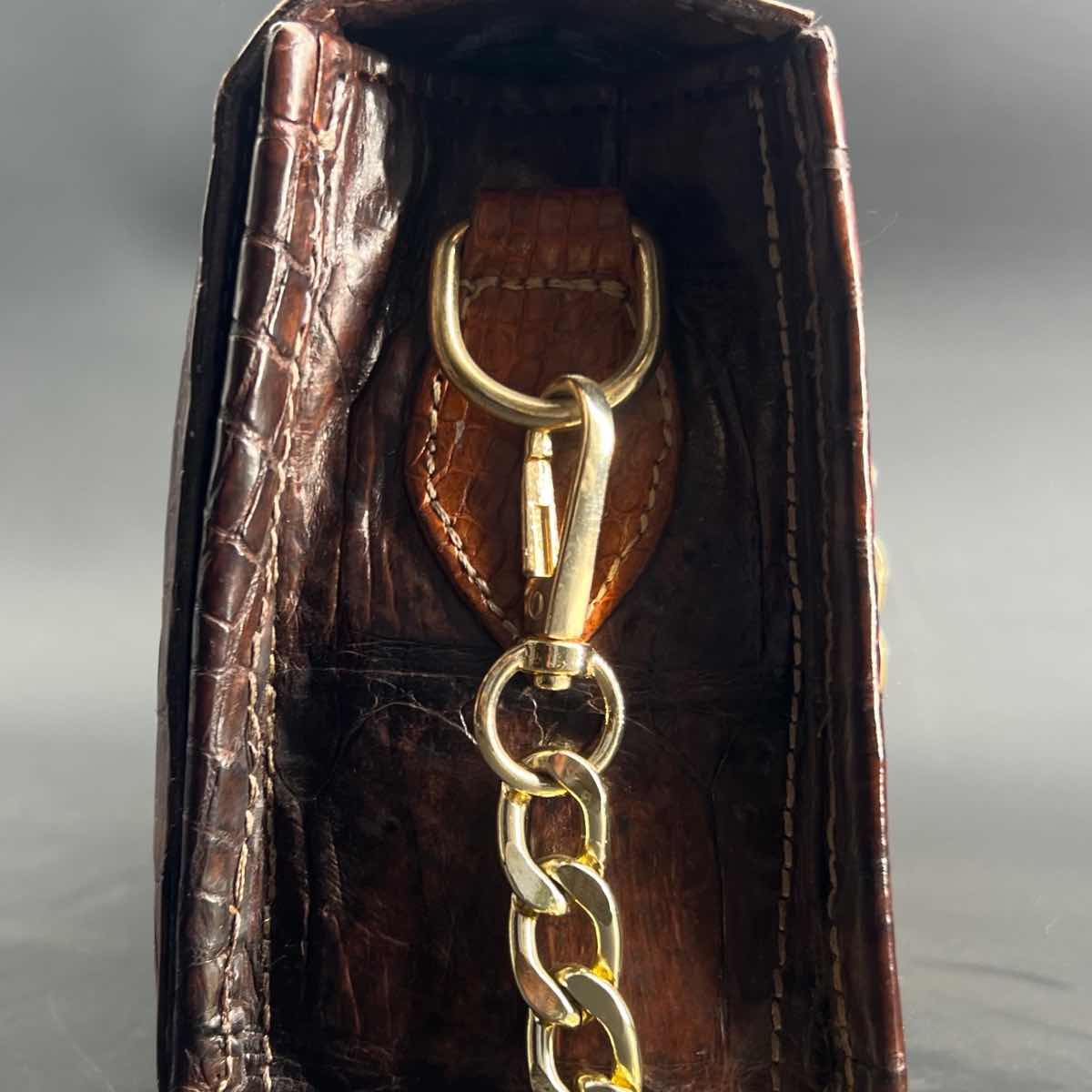 Sac à main cuir patchwork élégant, bandoulière chaîne dorée, style chic