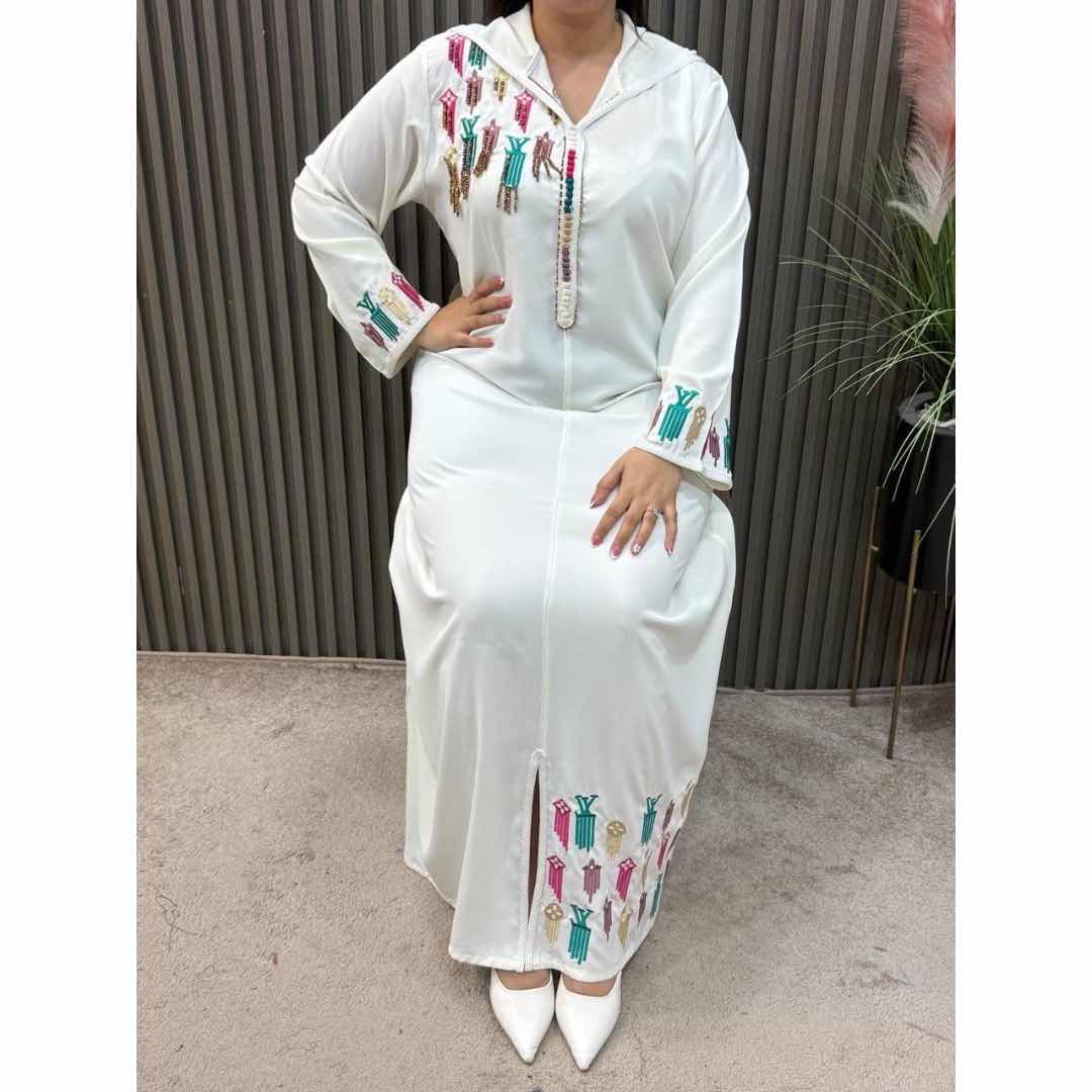 Abaya marocaine femme brodée, robe longue fluide et élégante multicolore