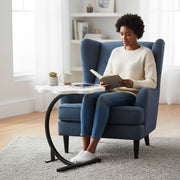 Table d’appoint blanche design, décorative et moderne, motif boutons élégants