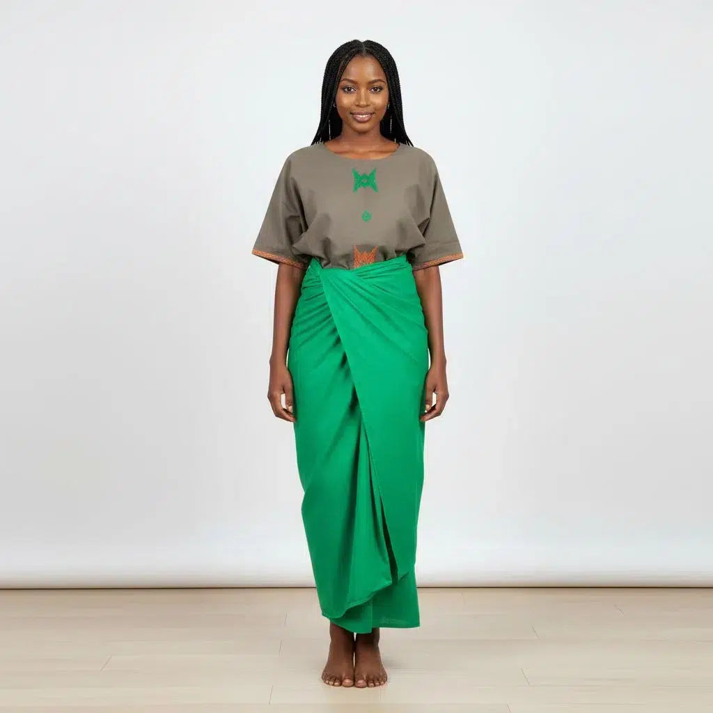 Robe brodée femme élégante et jupe coton, ensemble artisanal coloré