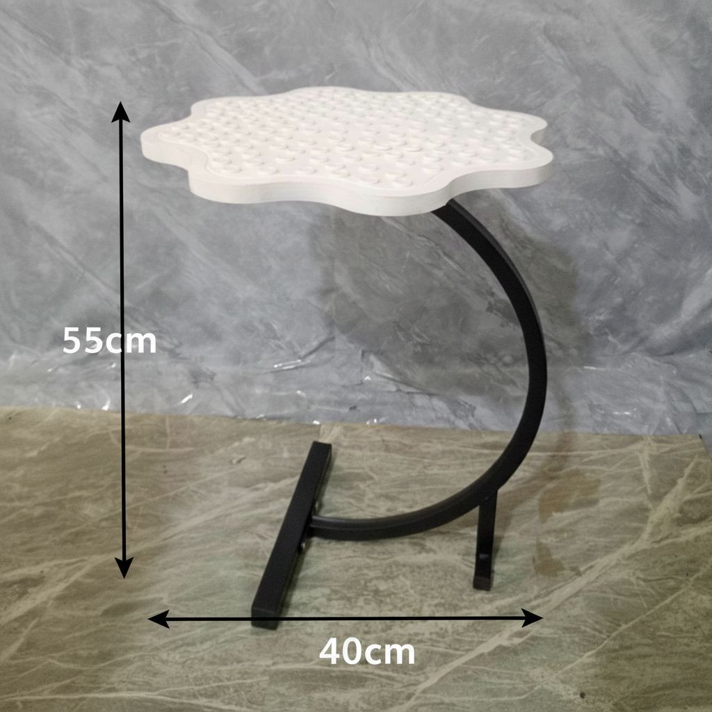 Table d’appoint blanche design, décorative et moderne, motif boutons élégants