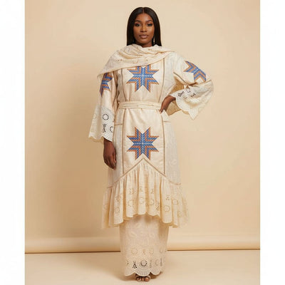 Ensemble brodé femme marinière avec pagne et foulard, chic et élégant