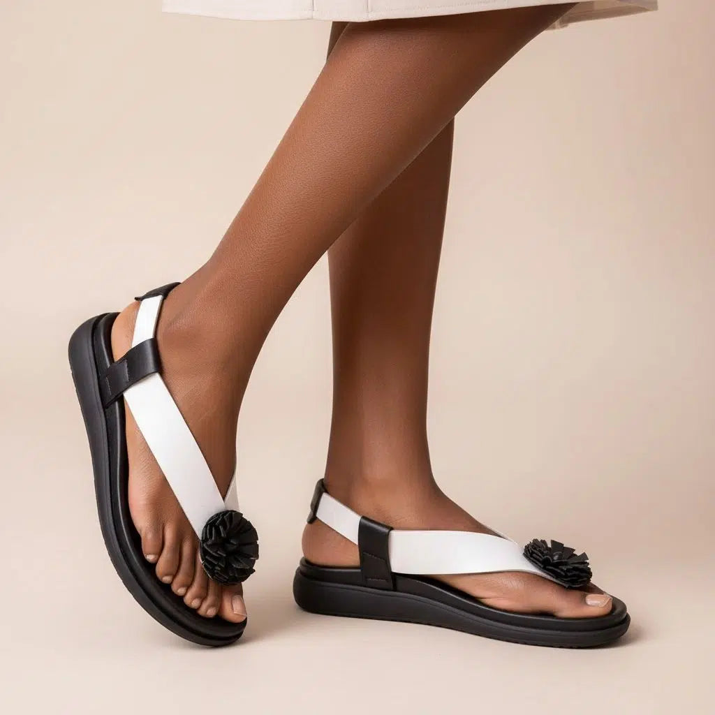 Sandale femme élégante noire et blanche en cuir, fleur, été confortable