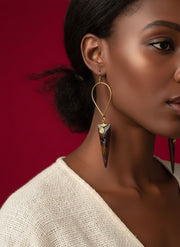 Boucle d’oreille en bois et bronze