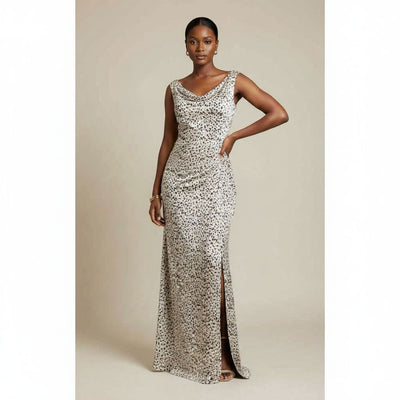 Robe de soirée élégante femme gris, longue satinée, chic et décolleté drapé