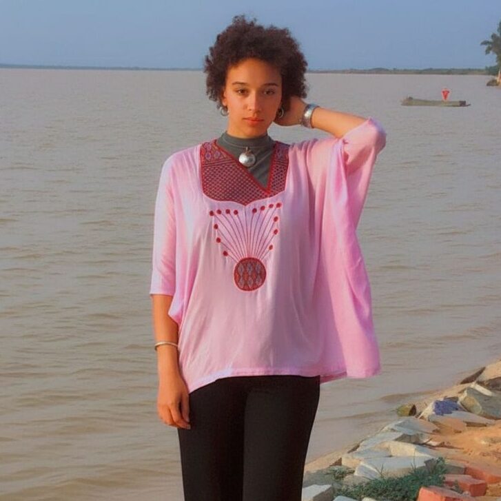 Haut Bohème Coton Rose Chic - Éclat Estival et Élégance Artisanale