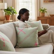 Coussin décoratif artisanal brodé main vert et rose – Design moderne canapé