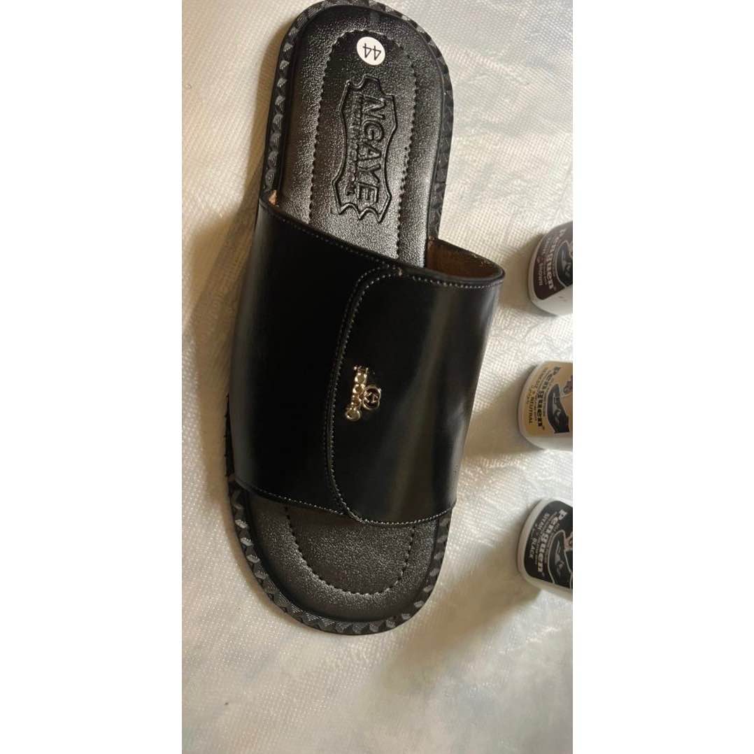 Sandale cuir homme noire élégante et confortable, semelle antidérapante