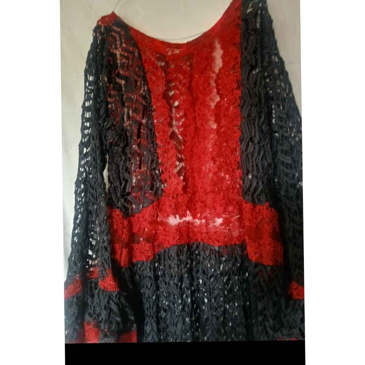 Robe femme dentelle noire rouge longue élégante soirée chic bohème