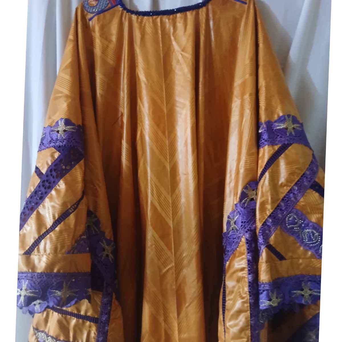 Grand boubou geztner avec broderie brodee et garnitures