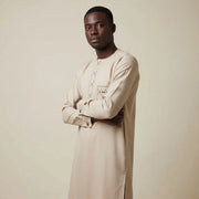 Tunique homme beige en coton lin brodé, élégante et chic décontractée