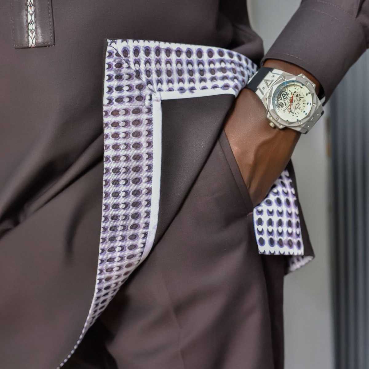 Pantalon homme élégant taupe coupe droite, chic et confortable