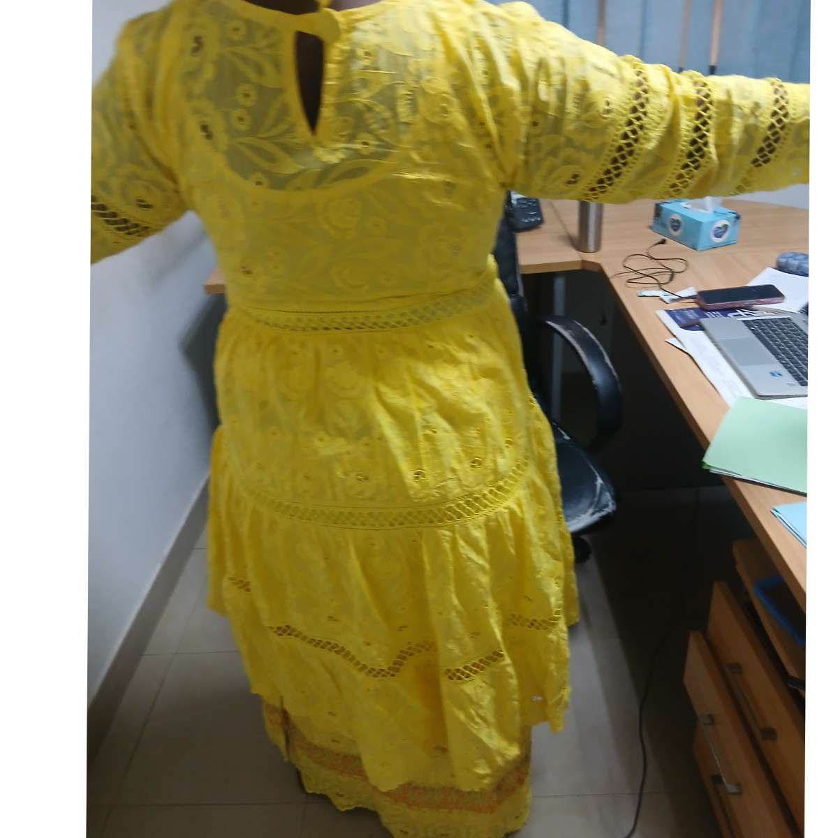 Ensemble femme brodé élégant, tenue longue ajourée cérémonie multicolore