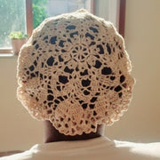 Bonnet de nuit vintage beige bohème chic en coton crocheté fait main