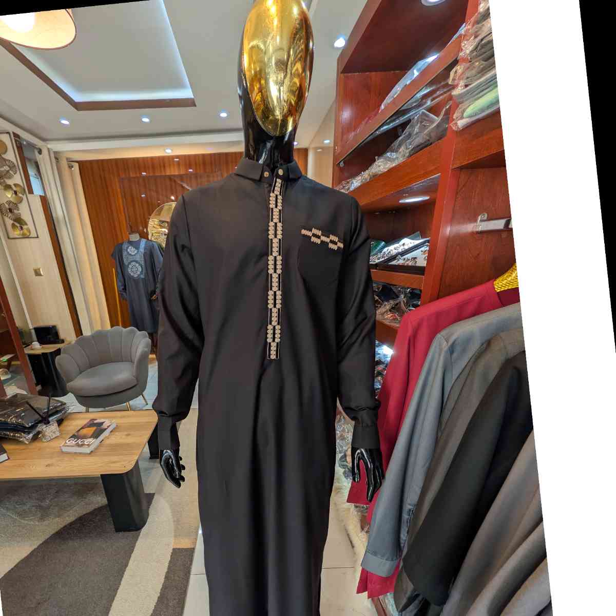 Jalaba homme élégante avec pantalon, ensemble traditionnel chic et moderne