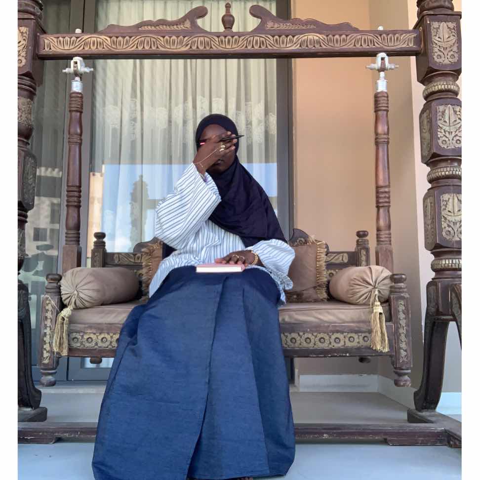 Jupe portefeuille en jean femme et haut rayé chic bleu blanc