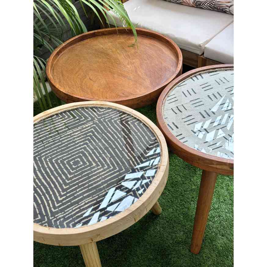Table basse en verre et textile africain design ethnique, mobilier artisanal