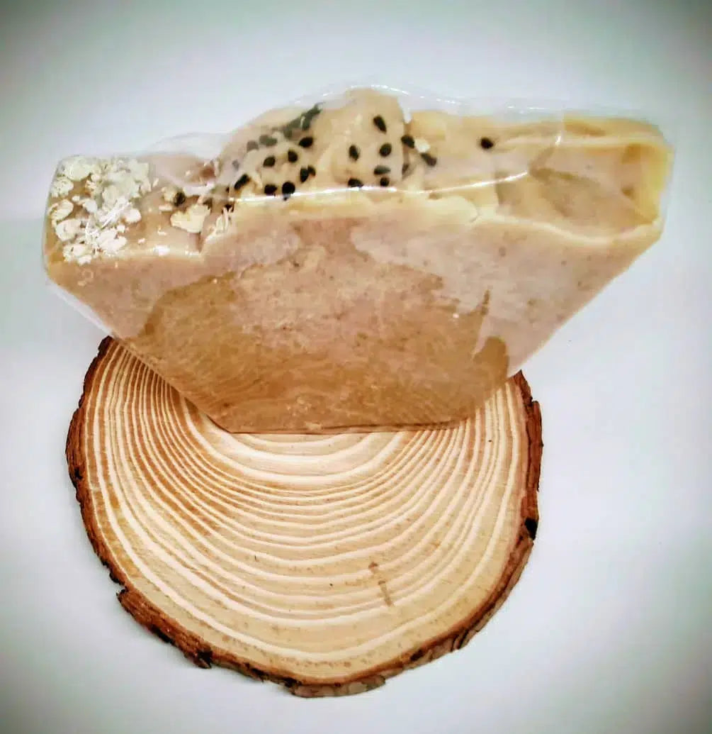 Savon Hydratant à base lait de Chèvre à l'huile de Nigelle, Miel et Avoine.